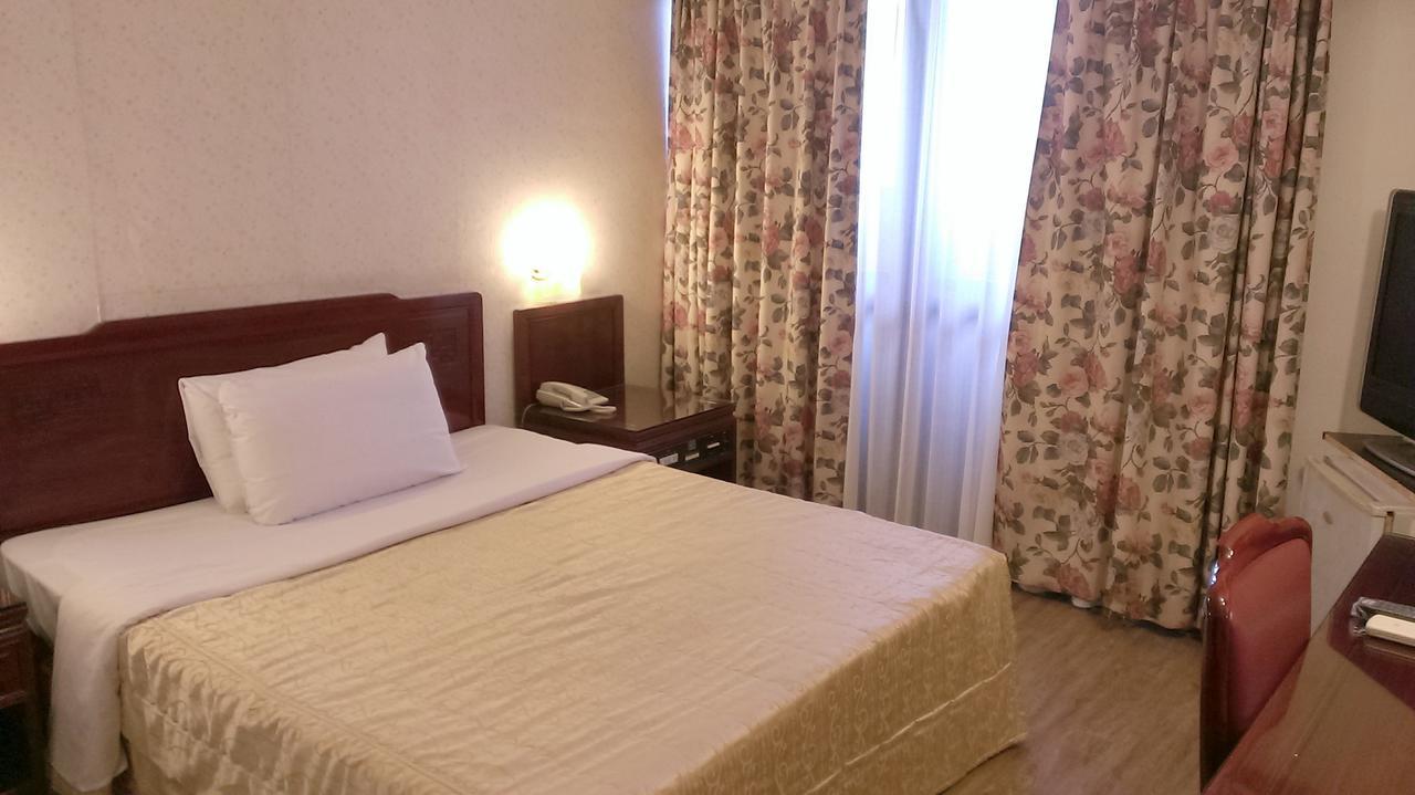 Galaxy Hotel Тайчжун Экстерьер фото