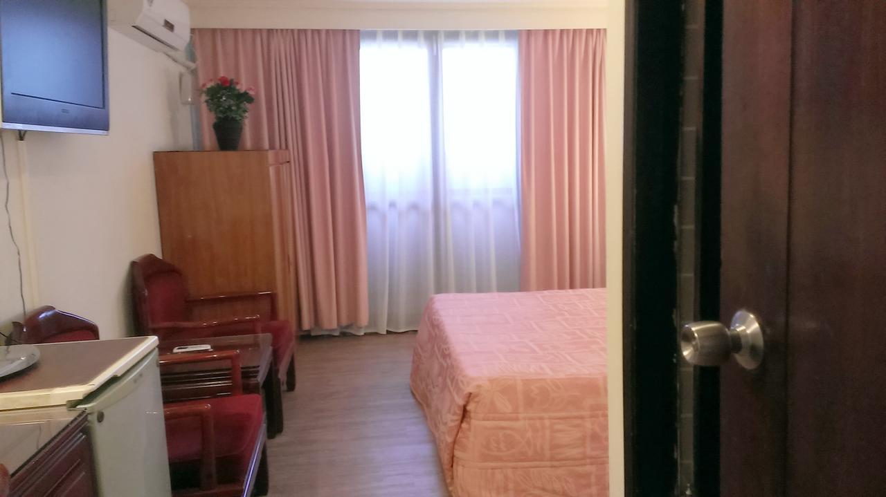 Galaxy Hotel Тайчжун Экстерьер фото