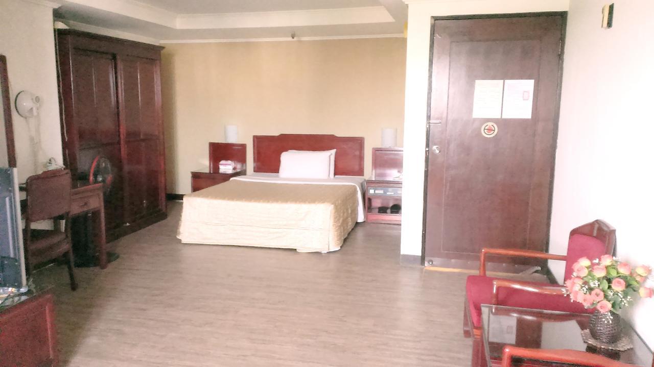 Galaxy Hotel Тайчжун Экстерьер фото