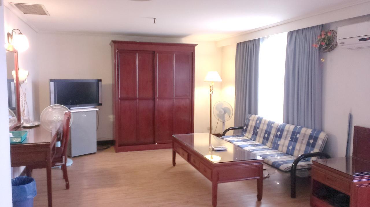 Galaxy Hotel Тайчжун Экстерьер фото