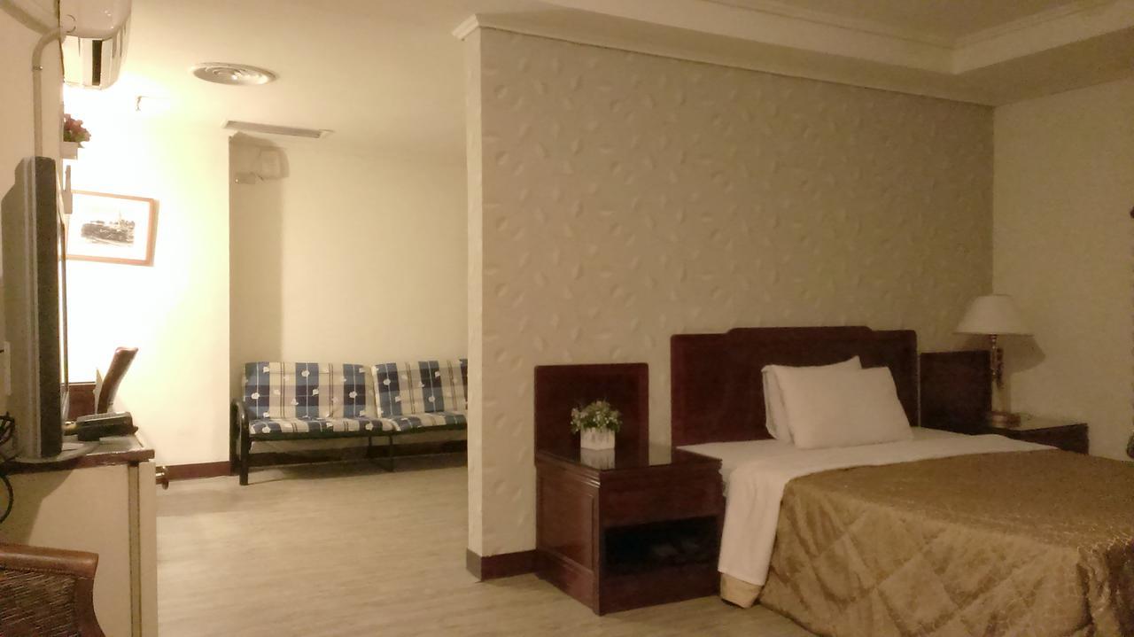 Galaxy Hotel Тайчжун Экстерьер фото