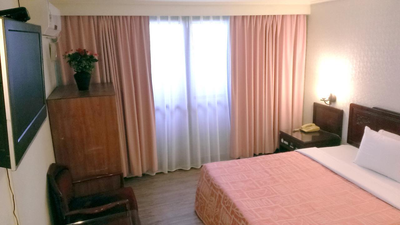 Galaxy Hotel Тайчжун Экстерьер фото